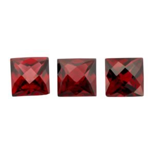 Garnet - Square Chess Cut - 7 mm